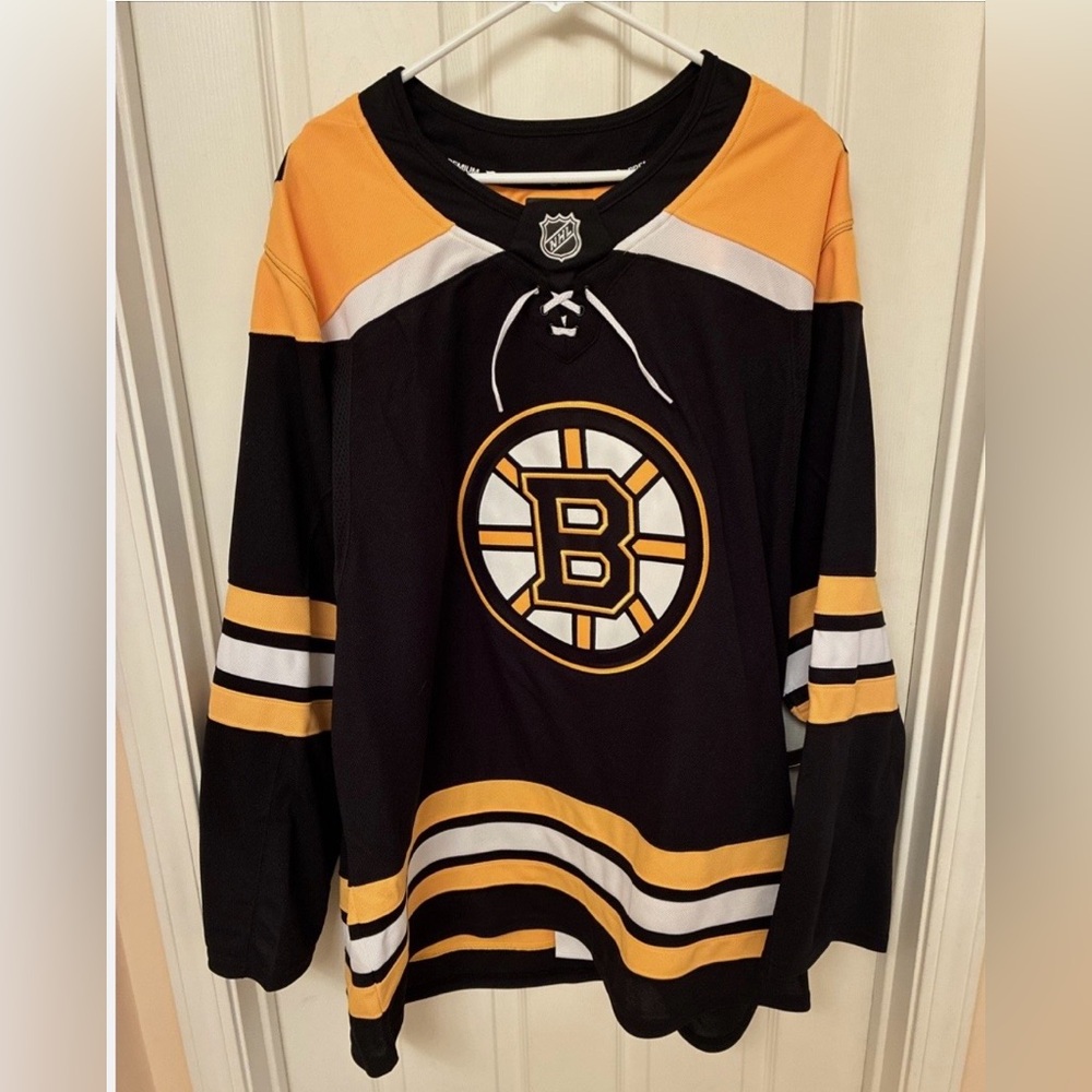 Boston Bruins Fanatics Hockey Jersey Mens  Black and Yellow NWOT
